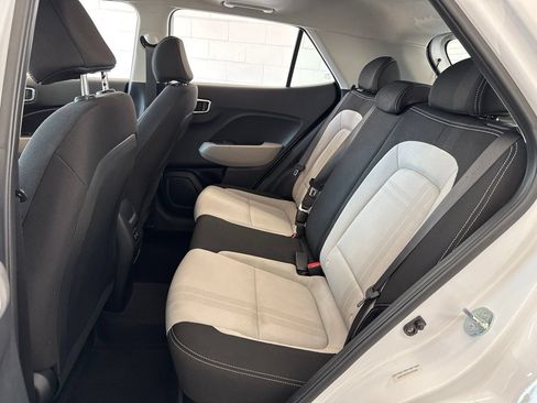 Used 2025 Hyundai Venue SEL FWD image 37