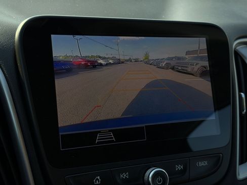 Used 2025 Chevrolet Malibu LT FWD image 17