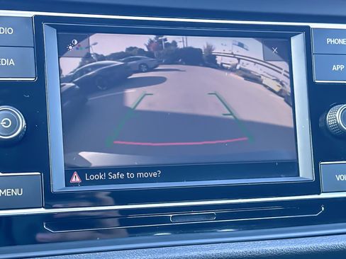 Used 2022 Volkswagen Jetta Sport image 17