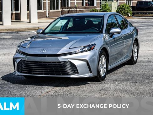 Used 2025 Toyota Camry LE FWD image 4