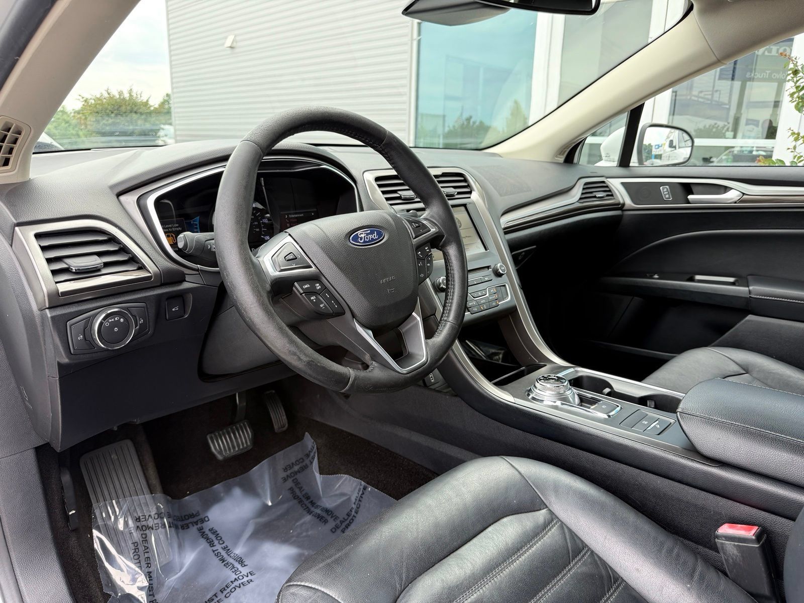 Used 2018 Ford Fusion SE w/ Equipment Group 602A FWD image 15