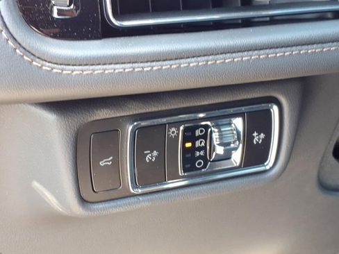 New 2026 Lincoln Aviator AWD image 18