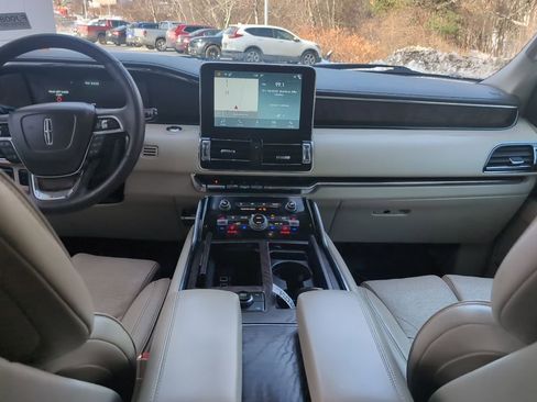 Used 2018 Lincoln Navigator Reserve w/ Technology Package image 16