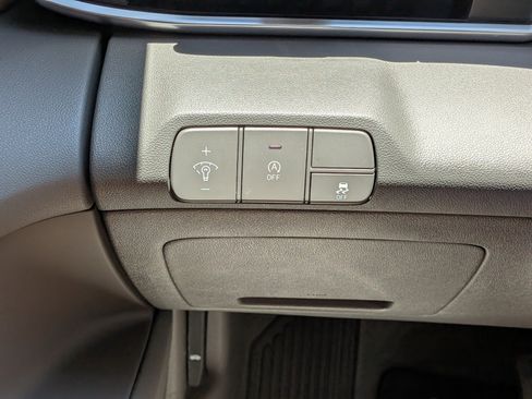 Used 2025 Hyundai Elantra SE FWD image 22