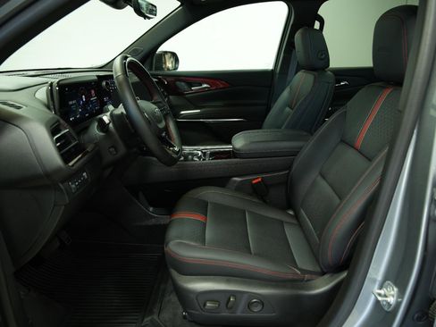 Used 2024 Chevrolet Traverse RS w/ LPO, Floor Liner Package AWD/4WD image 31