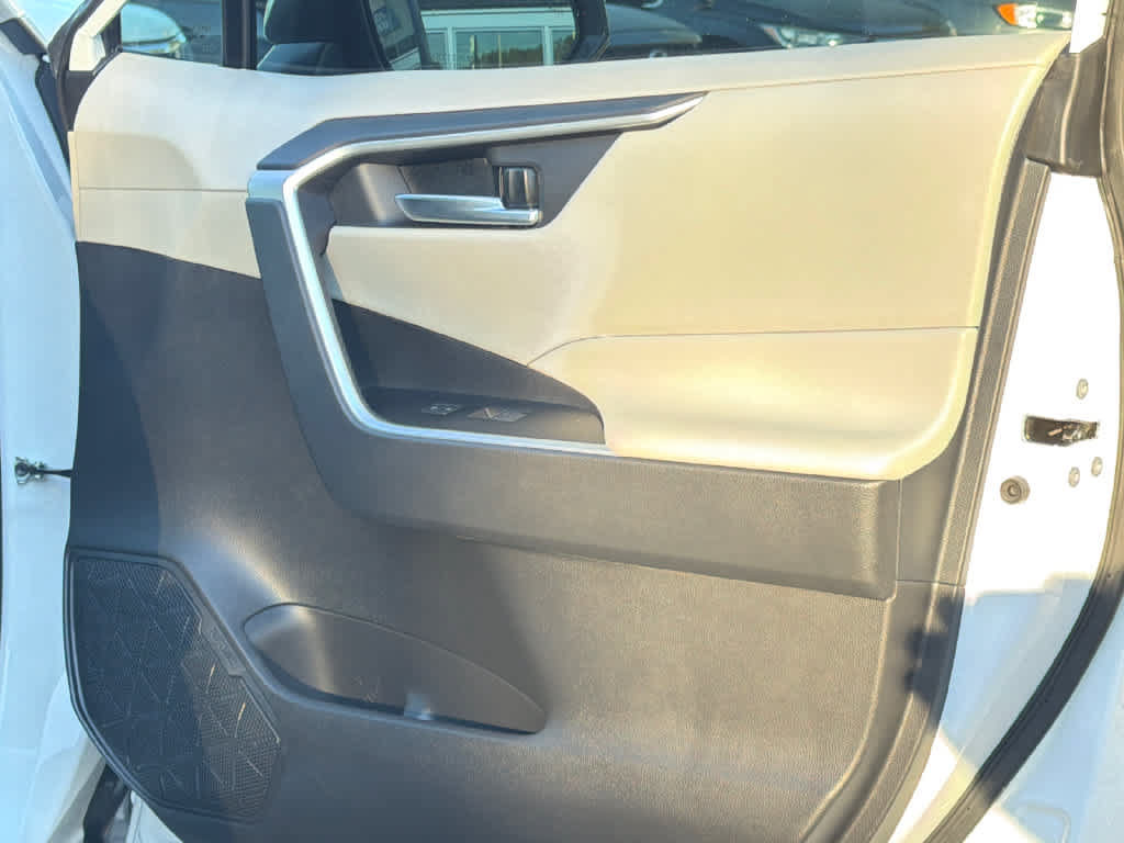 Used 2025 Toyota RAV4 XLE Premium FWD image 16