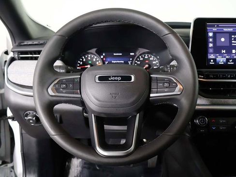 Used 2025 Jeep Compass Latitude AWD/4WD image 36
