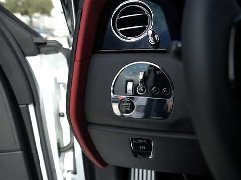 New 2026 Rolls-Royce Cullinan image 29