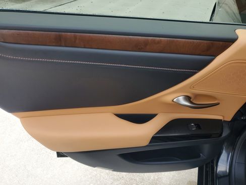 Used 2024 Lexus ES 350 w/ Premium Package image 16