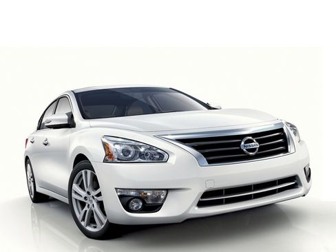 Used 2013 Nissan Altima 2.5 S FWD image 1