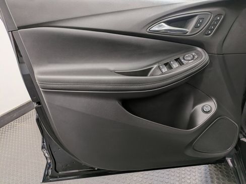 Used 2022 Buick Encore GX Essence w/ Advanced Technology Package image 8