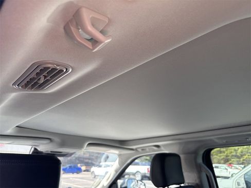 Used 2025 Ford Expedition Active image 19