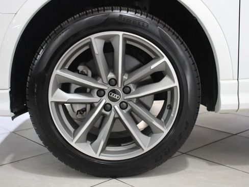 Certified 2025 Audi Q3 2.0T Premium w/ Convenience Package image 16