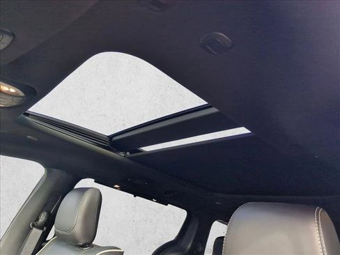 Used 2026 Chrysler Pacifica Limited w/ Uconnect Theater Family Group image 16