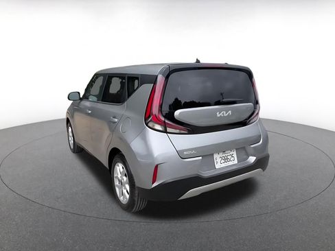 Used 2025 Kia Soul LX w/ LX Technology Package FWD image 11