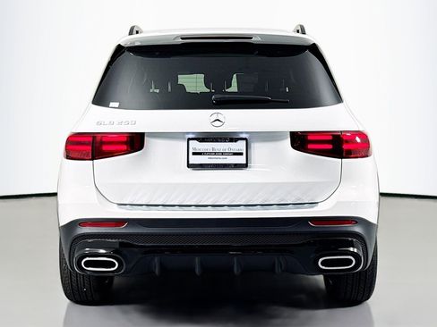 New 2026 Mercedes-Benz GLB 250 image 3