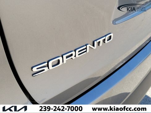 Used 2018 Kia Sorento L FWD image 11