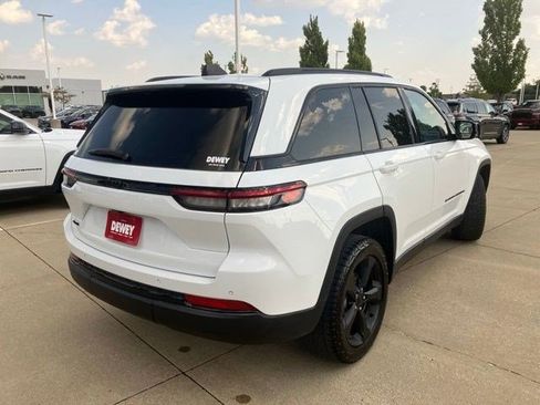 Certified 2022 Jeep Grand Cherokee Altitude AWD/4WD image 6