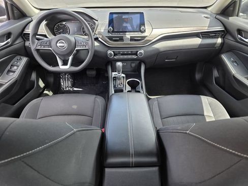 Used 2024 Nissan Altima 2.5 SV FWD image 8