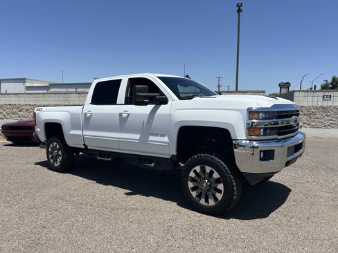 Used 2019 Chevrolet Silverado 2500 LT AWD/4WD image 6
