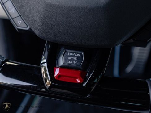 Used 2023 Lamborghini Huracan EVO image 27