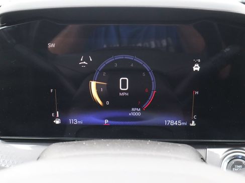 Used 2025 Chevrolet Trax ACTIV w/ Sunroof Package FWD image 3