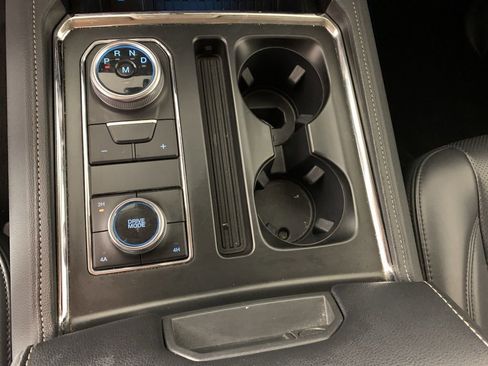 Used 2024 Ford Expedition XLT image 27