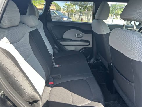 Used 2014 Kia Soul FWD image 12