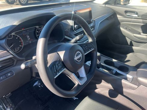 Used 2025 Nissan Altima 2.5 SV image 28