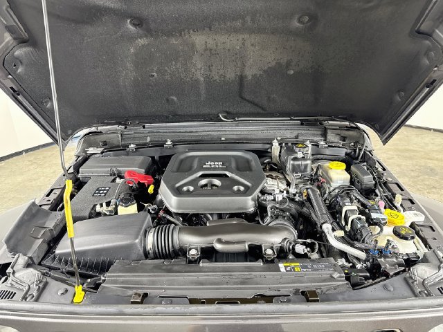 Used 2018 Jeep Wrangler Unlimited Sahara AWD/4WD image 31