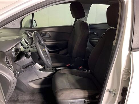 Used 2017 Chevrolet Trax LS FWD image 30