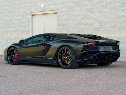 Used 2017 Lamborghini Aventador S AWD/4WD image 3