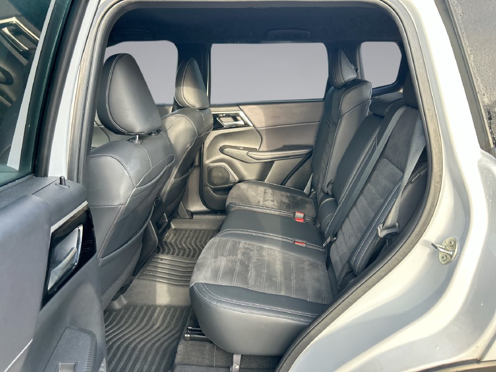Used 2023 Mitsubishi Outlander SE AWD/4WD image 30