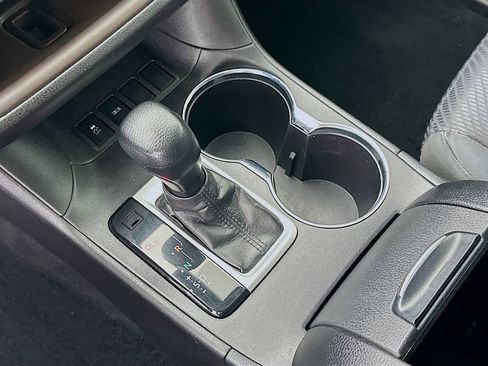 Used 2019 Toyota Highlander LE image 16