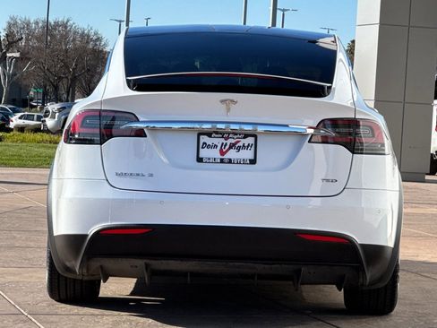 Used 2018 Tesla Model X 75D image 5