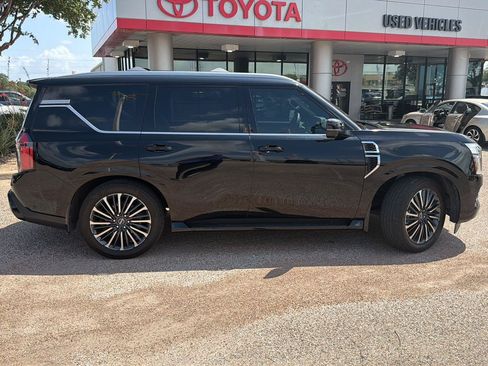 Used 2025 Nissan Armada Platinum Reserve AWD/4WD image 2