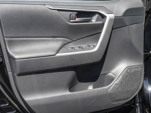 Used 2025 Toyota RAV4 LE AWD/4WD image 20