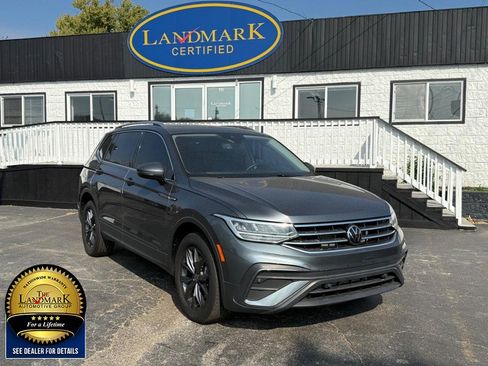 Used 2022 Volkswagen Tiguan SE w/ Panoramic Sunroof Package image 3