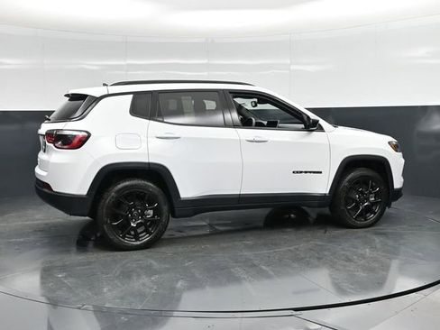 New 2026 Jeep Compass Altitude image 10