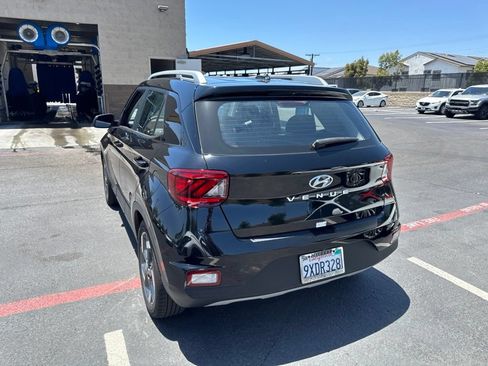 Certified 2025 Hyundai Venue SEL FWD image 2