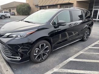 Used 2025 Toyota Sienna Platinum video 2