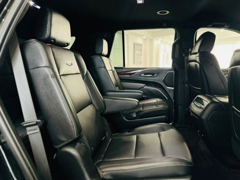 Used 2022 Cadillac Escalade Luxury w/ LPO, Illumination Package image 24