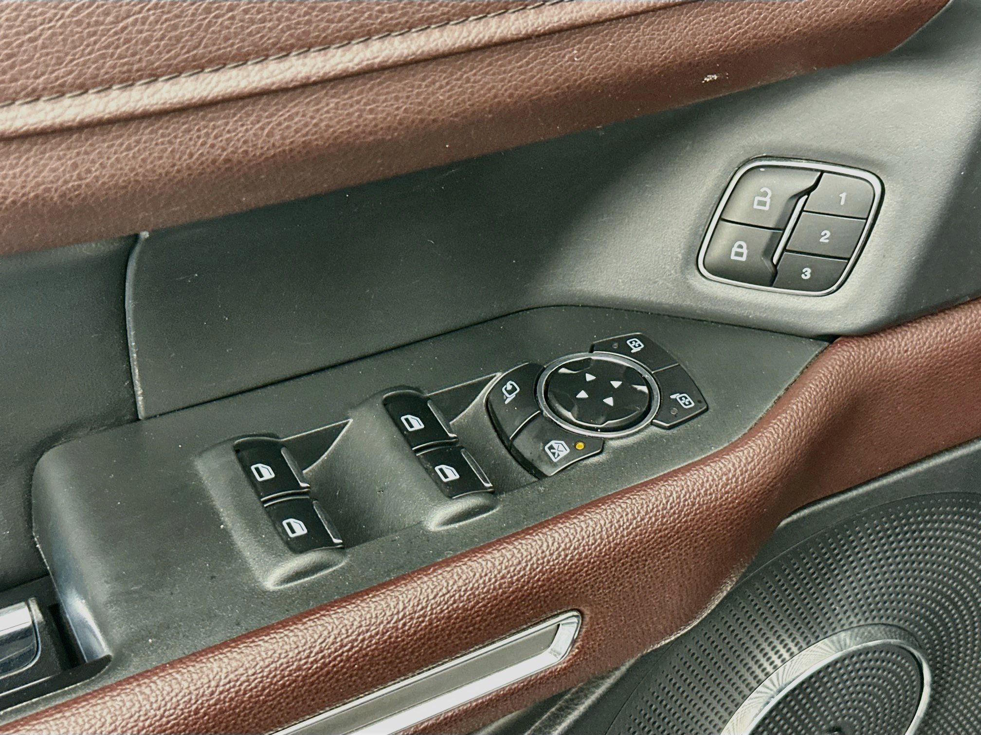 Used 2024 Ford Expedition Limited RWD image 15