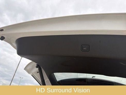 Used 2023 Chevrolet Traverse LT image 29