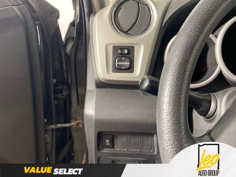 Used 2009 Pontiac Vibe w/ Preferred Package FWD image 11