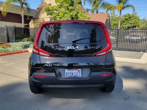 Certified 2022 Kia Soul LX FWD image 5