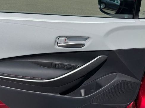 Used 2025 Toyota Corolla SE w/ SE Premium Package image 27