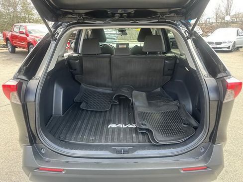 Used 2022 Toyota RAV4 LE image 12
