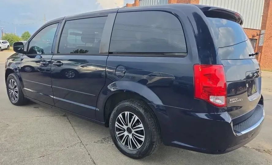 Used 2012 Dodge Grand Caravan SE FWD image 3