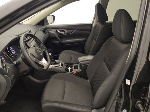 Used 2019 Nissan Rogue SV image 17